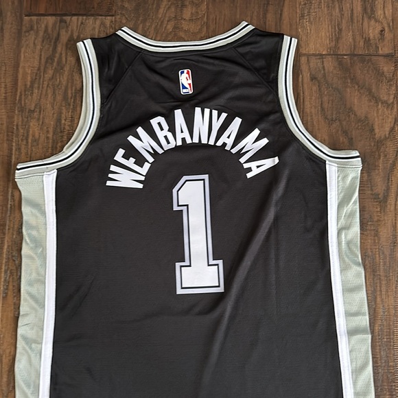 Victor Wembanyama official Away ROOKIE JERSEY Size Large 2 available - Picture 6 of 7